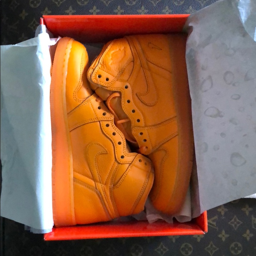 Grade school Nike sneakers high top size 7